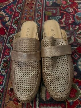 me too Metallic Taupe Slip-On Perforated Loafers Sz. 8.5